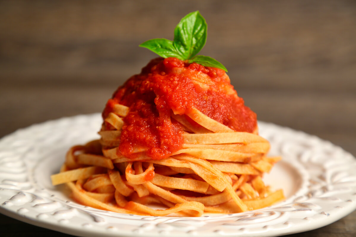 In true Apulian tradition, our tomato-basil sauce starts with great Italian staples like garlic, tomatoes, extra-virgin olive oil and basil. By using simple ingredients, delicately cooked, we lock in layers of flavor for a sauce that is perfect with any shape or style pasta.